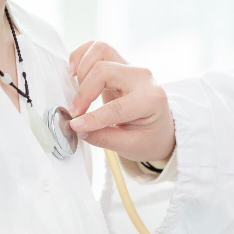 Travel Nurse Packing Guide: 21 Essentials You’ll Regret Forgetting